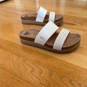 Reef Vintage Vista Hi
Size 8
Color is called “vintage”   
light cream color